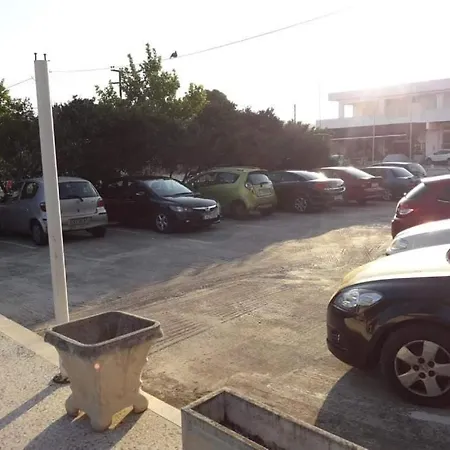 Alexandros Hotel 2*